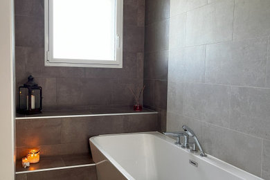 Exemple d'une salle de bain chic.