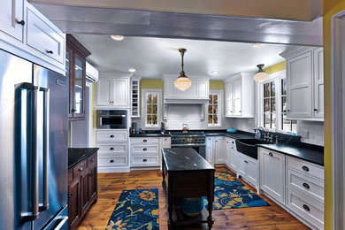 Transitional kitchen photo in Philadelphia