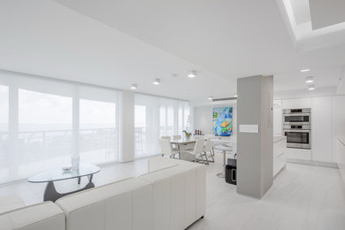This is an example of a modern dining room in Miami.