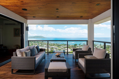 Transitional balcony photo in Hawaii