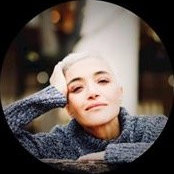 Naya Benhamidas foto