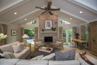 Elegant home design photo in Other