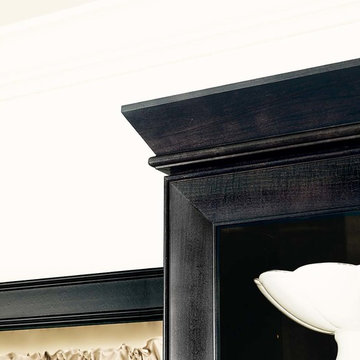 Merillat Masterpiece® Angle Crown Molding