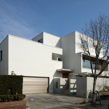 OUTER LIVING HOUSE