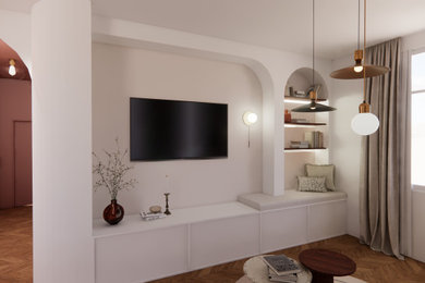Exemple d'un salon rétro de taille moyenne et ouvert avec une bibliothèque ou un coin lecture, un mur beige, un sol en bois brun, aucune cheminée, un téléviseur fixé au mur et un sol marron.