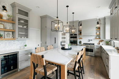 Transitional kitchen photo in Minneapolis