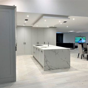 Classic Contemporary Monochromatic Breakfasting Kitchen and Dining