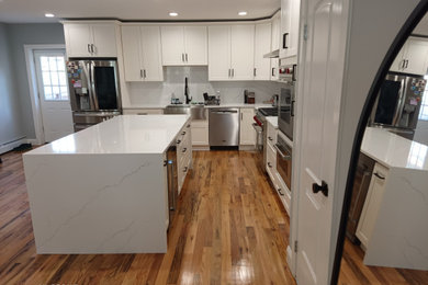 Minimalist kitchen photo in New York