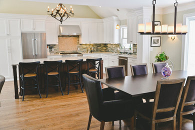 Trendy kitchen photo in Cleveland