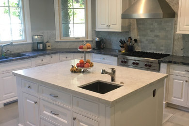 Kitchen photo in Los Angeles