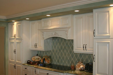 Kitchen - kitchen idea in Miami