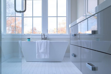 Inspiration for a modern bathroom remodel in New York