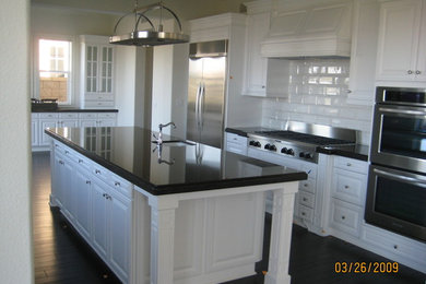 Elegant kitchen photo in Los Angeles