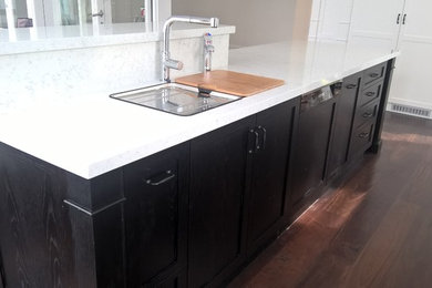 Design ideas for a contemporary kitchen in Perth.