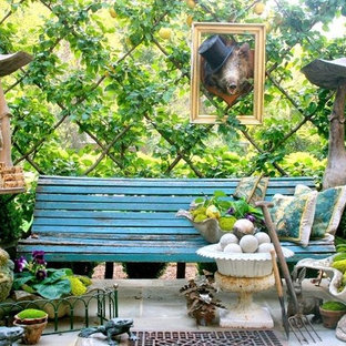 Halbschattiger Eklektischer Garten mit Pflanzwand in Sonstige