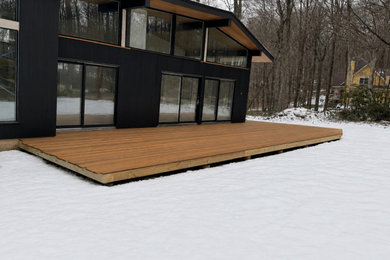 Deck - modern deck idea in New York