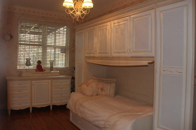 Bedroom - traditional bedroom idea in New York