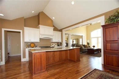 Elegant kitchen photo in Chicago