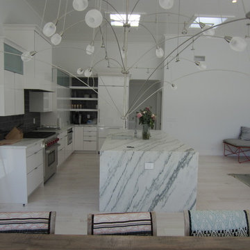 AMAGANSETT: DARK TO WHITE...BLEACHED AND WHITE WASHED 5" RED OAK, TRAFFIC HD