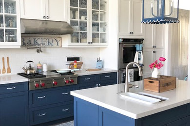 Kitchen - cottage kitchen idea in Miami