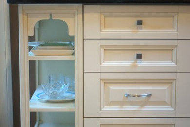 Example of a classic kitchen design in Philadelphia
