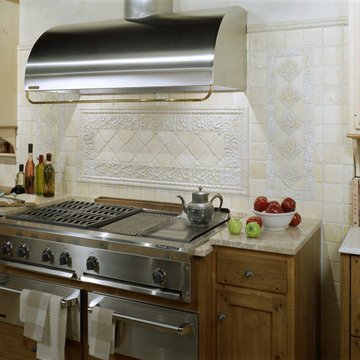 Ancient White Meadow Vine and Combination Molding Kitchen Backsplash