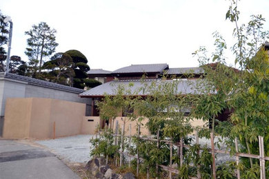 姫路の野趣ある中庭を囲む家：1
