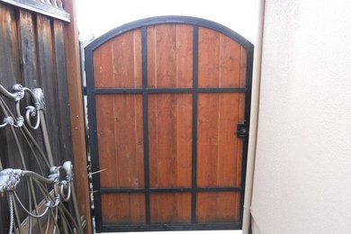 Gate