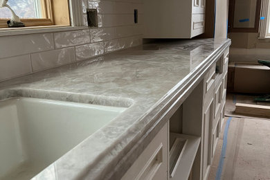 Kitchen - contemporary kitchen idea in Portland