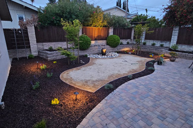Inspiration for a contemporary landscaping in San Francisco.
