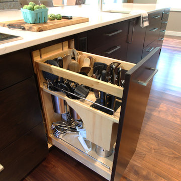 Utensil Pullout with Knife Block