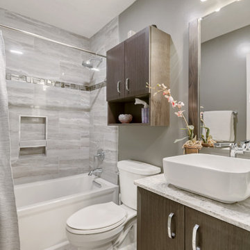 Modern Bathroom in Massillon