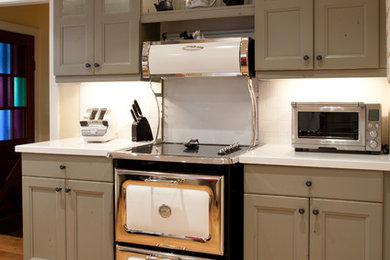 Country kitchen photo in Toronto