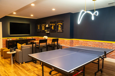 Family room - family room idea in New York