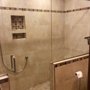 Mediterrane Badezimmer mit Granit-Waschbecken/Waschtisch Ideen, Design