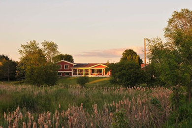 Example of an exterior home design in Minneapolis