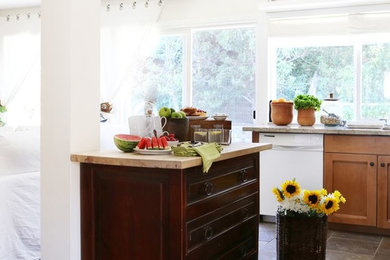 Example of an eclectic kitchen design in Los Angeles