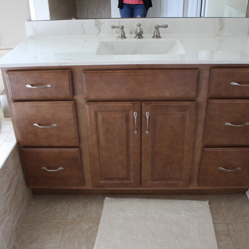 KraftMaid, Belmont, Maple, Rye - Master Bathroom