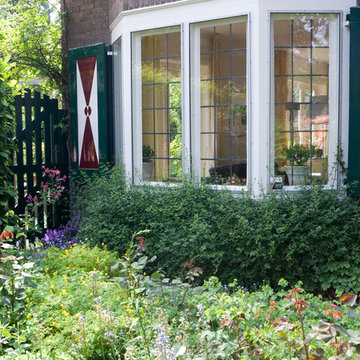 Modern cottage garden