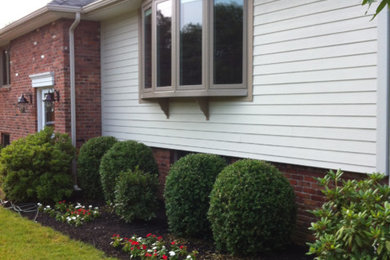 Inspiration for a mid-sized timeless white one-story mixed siding house exterior remodel in Newark with a hip roof and a shingle roof