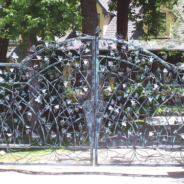 The Vineyard Driveway Gate