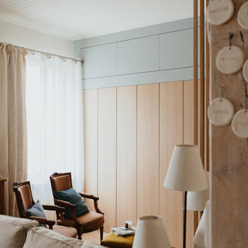 Le salon avec vue sur la menuiserie sur mesure