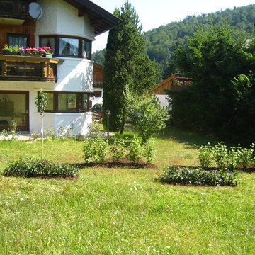 Ansicht Haus mit Hecken