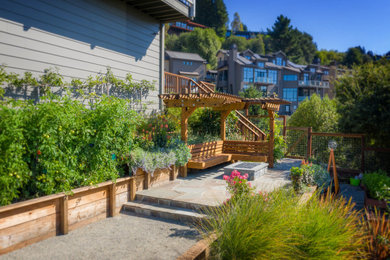 This is an example of a contemporary deck in San Francisco.