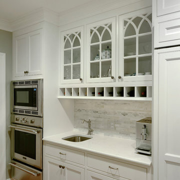Alexandria Bright Appeal: White Kitchen with Peninsula