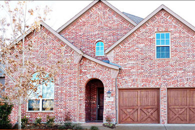 Example of an exterior home design in Chicago