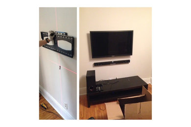 Inspiration for a modern living room remodel in Toronto with a wall-mounted tv