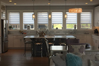 Kitchen - mid-sized transitional kitchen idea in Calgary