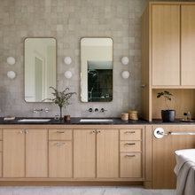 Mezes - hallway bathroom