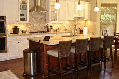 Example of a trendy kitchen design in Houston